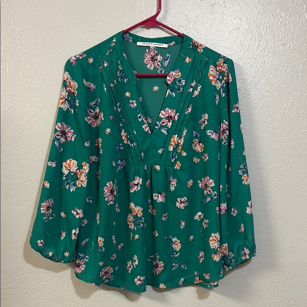Collective Concepts Green Floral Blouse with 3/4 Sleeves and Mandarin Collar